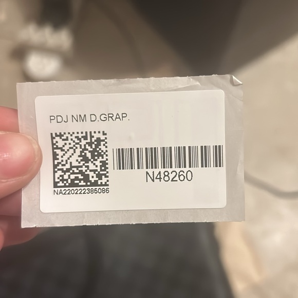 New never been used Louis Vuitton unisex laptop bag/passes entropy - Picture 3 of 3